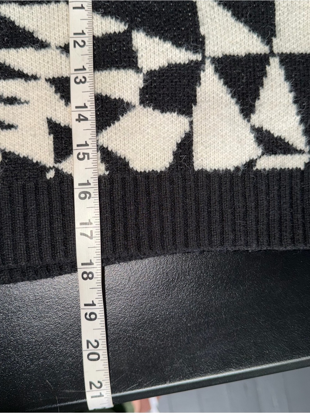 Farm Rio Women's Deco Knit Sweater Size Large Crop Black White Abstract - Picture 8 of 9